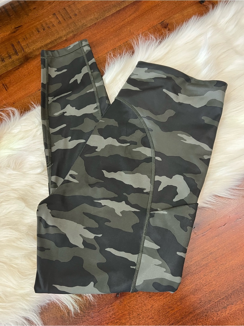 Athleta Ultimate Camo 7/8 Tight Leggings Size Medium